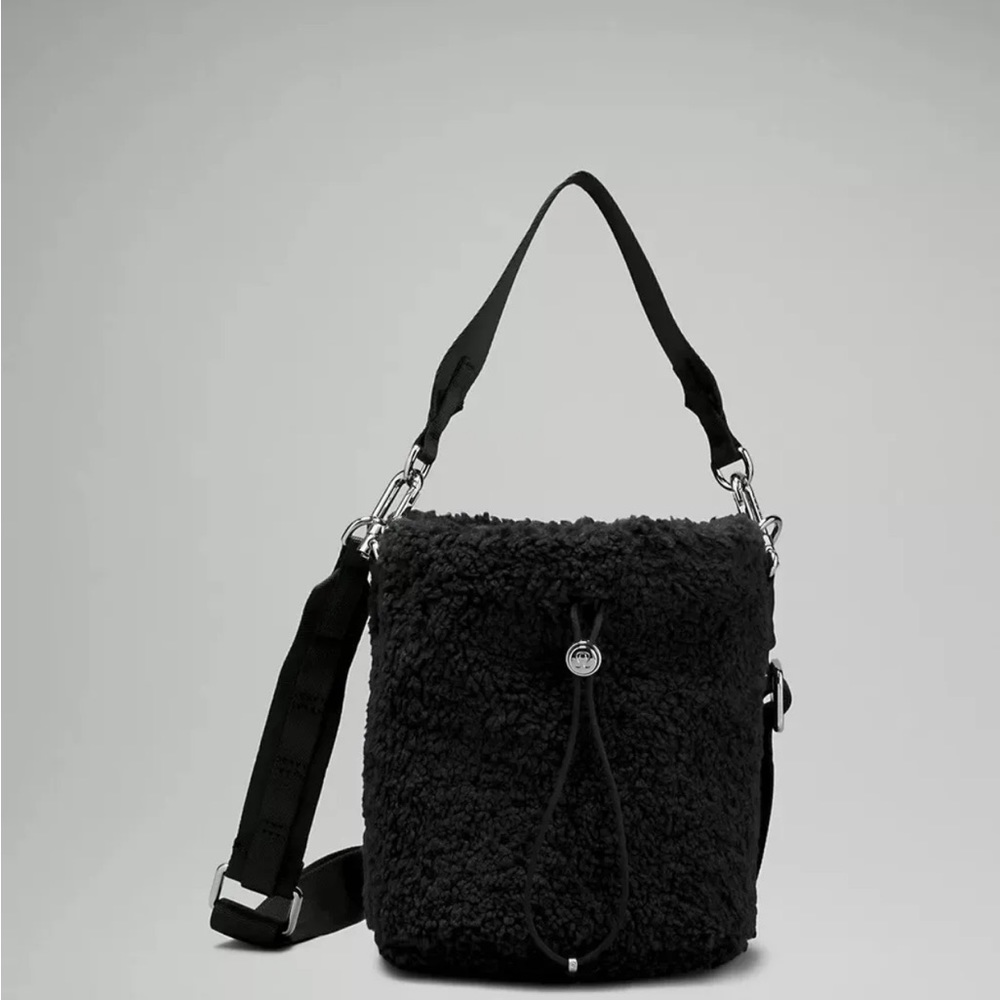 Lululemon crossbody fleece bucket bag